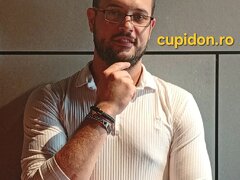 Barbat strain, tanar frumos si cu bani, ca la 35 de ani